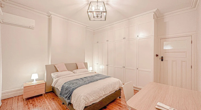 Номер Business 82 Kent St
