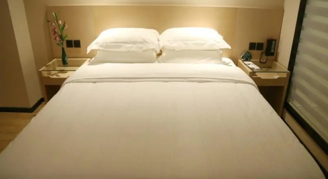 Двухместный номер Standard GreenTree Inn Taizhou East Meilan Road University Town Hotel