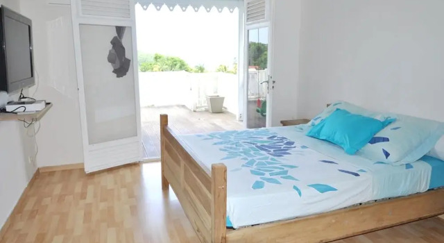 House With 2 Bedrooms in Sainte-marie, With Wonderful sea View, Shared Pool, Enclosed Garden, Забронировать Отель Отели в центре Сент-Мари, в центре