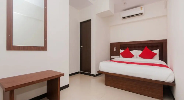 Oyo 15717 Rk Residency, Забронировать Отель Отели штата Махараштры 3 звезды, 3*