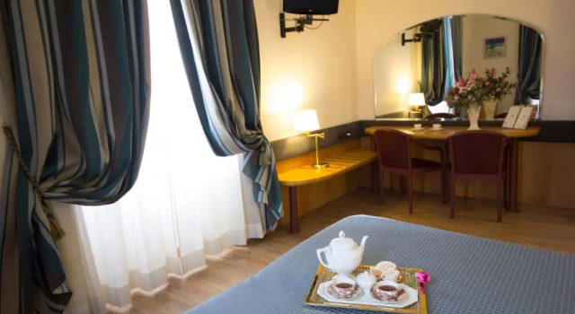Двухместный номер Standard Albert Hotel