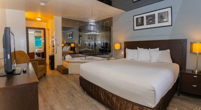 Люкс Deluxe Empire Inn & Suites