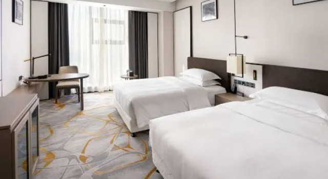 Люкс Deluxe Pinghu Dingren Ramada Hotel