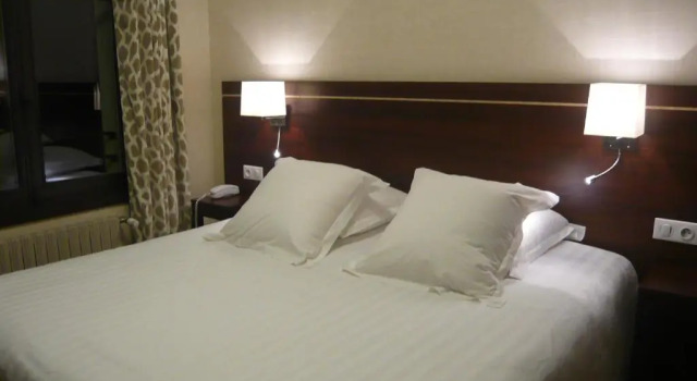 Двухместный номер Standard с видом на город Ambassadeurs Logis Hotel
