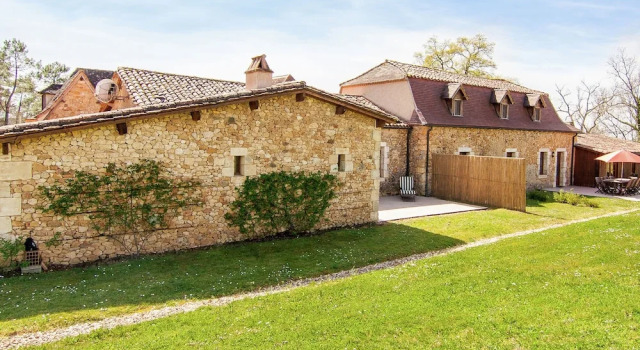 Farmstay Holiday Home in Issac France With Private Pool, Book Hotel Issac Dordogne