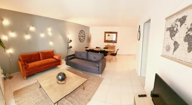 spacieux logement avec terrasse à 100m du tram