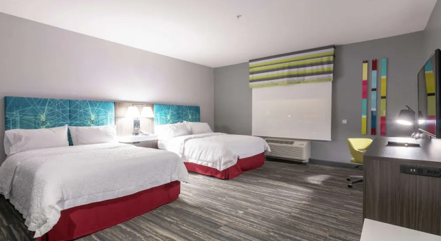 Четырёхместный номер Accessible Hampton Inn & Suites Dallas East