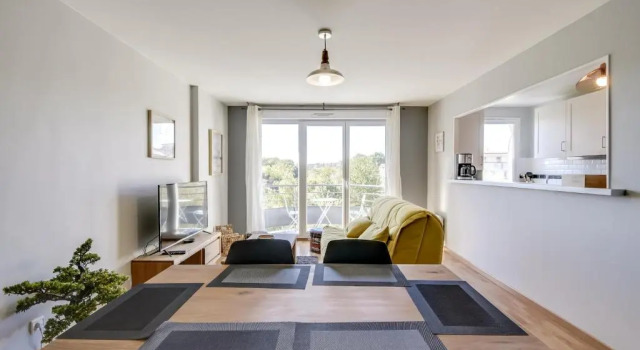 Апартаменты Chic apart with parking and balcony