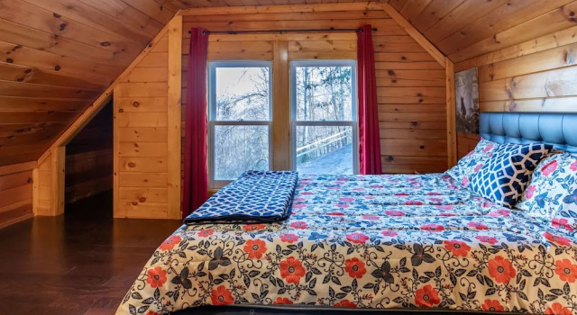 SmokyStays Swiss Cottage Chalet