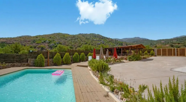 Fuego Sagrado Retreat-Your Poolside Getaway, Забронировать Отель Отели East Crete с парковкой, Парковка