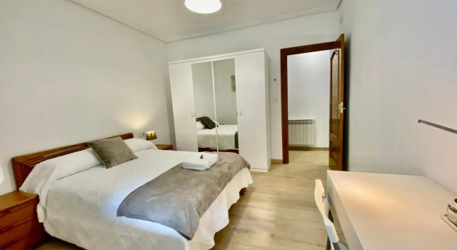 TU piso en el centro de Vitoria recién reformado, Book Hotel Vitoria Basque Country