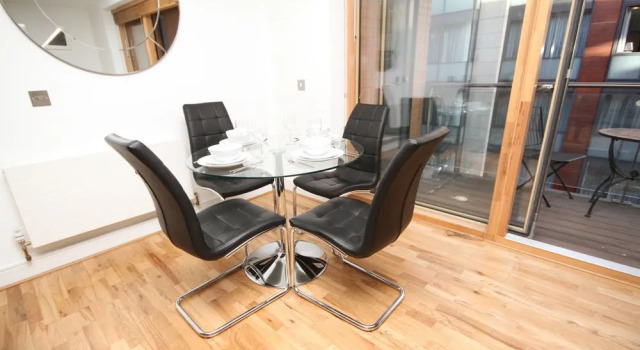 Georges Street Apartment Sleeps 8, Забронировать Апартаменты/квартира Дублин Каунти Дублин, рядом с Театр Олимпия