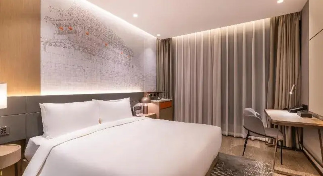 Номер Luxury Novotel Xian The Bell Tower-Walking Bell Tower and Musilim Street