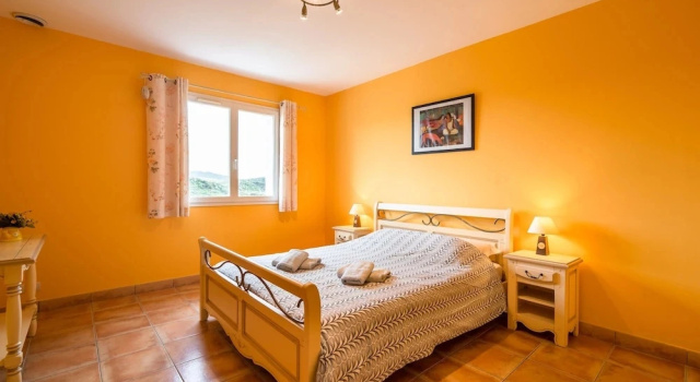 Hillside Retreat in Roquebrun, Забронировать Вилла Виллы Hérault, Вилла