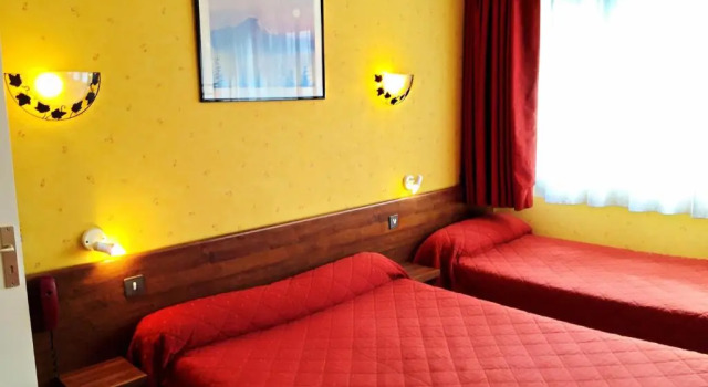 Четырёхместный номер Standard Hotel Saint-Aignan