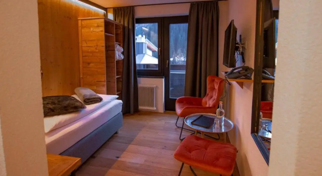 Одноместный номер Standard Berghotel Basur