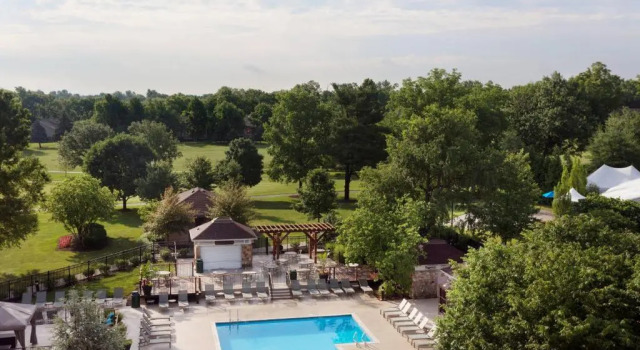 Четырёхместный номер Standard Marriott Lexington Griffin Gate Golf Resort & Spa