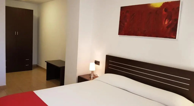 Apartamentos Puerta Muralla, Book Apartment Hotels in Aragon with Parking, Parking