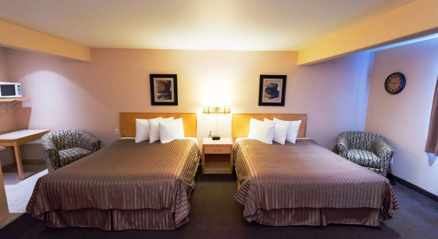 Четырёхместный номер Standard Canadas Best Value Inn-Prince George