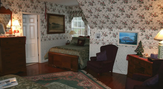 Номер Executive Heron Cay Lakeview Bed & Breakfast