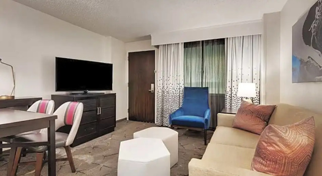 Двухместный люкс Accessible Premium Embassy Suites by Hilton Raleigh Crabtree