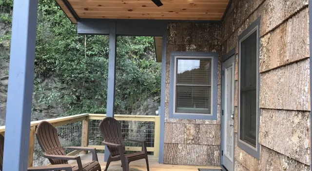 Time Flies on the River 1 Bedroom 1 Bathroom Cabin