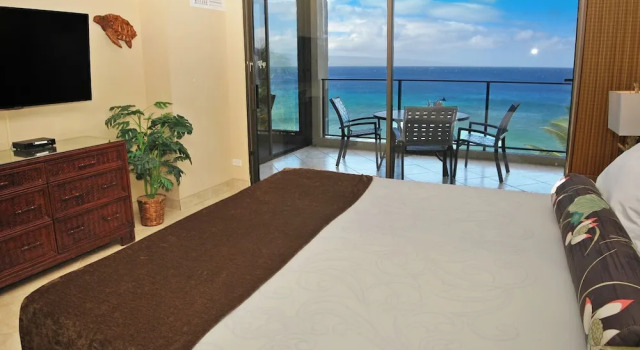 Mahana 604 Oceanfront 1bd/1ba 1 Bedroom Condo by RedAwning