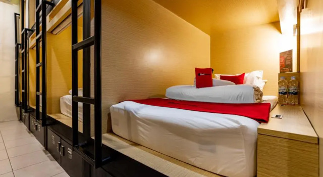 RedDoorz Hostel @ POD House Makassar, Rezervovat Hostel Hotely v Sulawesi s parkováním, Parkování