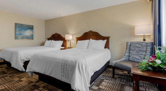 Четырёхместный номер Standard Best Western Plus Dubuque Hotel and Conference Center