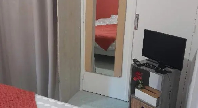 Chambre d'hôte Le Pin, Rezerwuj Hotel Tour-du-Pin Isère