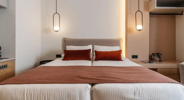 Полулюкс с видом на бассейн The City Hotel & Suites