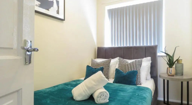 Tudors eSuites 3 Bedroom Apartment 6 Beds & Parking, Varaa Huoneisto Asunnot kohteessa Merseyside, Huoneisto