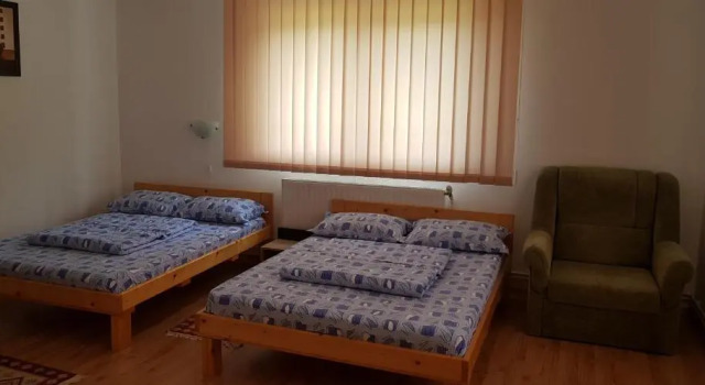 Korondi Pisztrangos, Varaa Hotelli Izvoare 