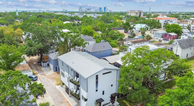 Апартаменты NEW The Strata Barn - Luxury Hyde Park Townhome