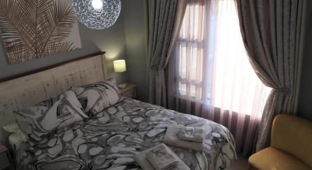Locust Retreat in Marloth Park, Забронировать Дом для отпуска Марлот-Парк Барбертон