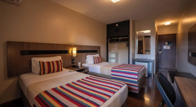 Двухместный номер Standard с балконом Hotel Deville Express Guaira