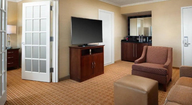 Люкс c 1 комнатой с частичным видом Newport Beach Marriott Bayview