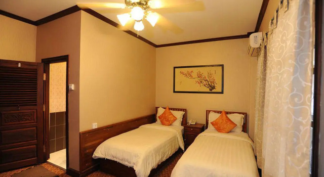 Jade Hotel