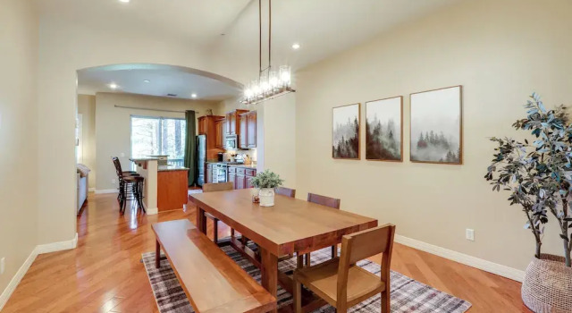 Апартаменты Tasteful Flagstaff Townhome w/ 2 Furnished Decks