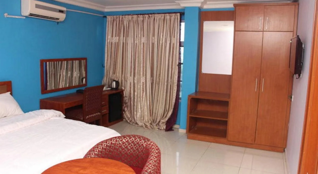 Reverton Hotel
