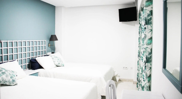 Семейный номер Standard Hugo Beach Hotel & Apartments