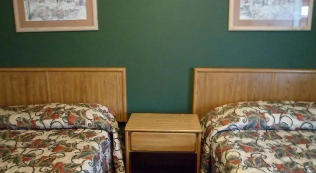 Четырёхместный номер Standard Belmont Motel