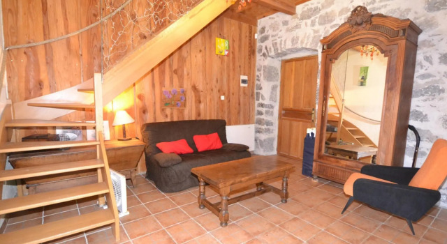 Vintage Holiday Home in Lanas with Swimming Pool