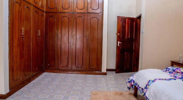 Modern spacious home near national park and malls, Prenota Hotel Hotel a Nairobi con parcheggio, Parcheggio