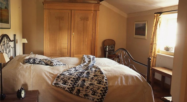 La Fermette Bleue, Book Hotel Roiseleux Belgium