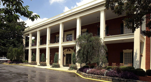 Stone Mountain Inn, Book Hotel Hoteller i Stone Mountain med parkering, Parkering