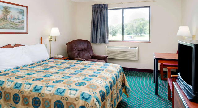 Super 8 by Wyndham Omaha Eppley Airport/Carter Lake, Rezerwuj Hotel Hotele w Omaha z basenem, Basen