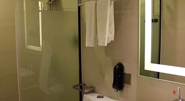 Четырёхместный номер Standard Lavande Hotel Shanghai Zhangjiang Guanglan Road Subway Station Branch