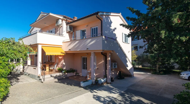 Апартаменты с балконом 2-bedroom Krk Apartment - Near Krk Beaches & Town!