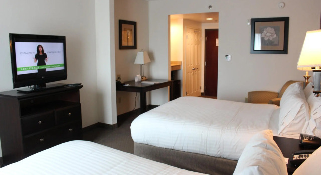 Четырёхместный номер Standard Holiday Inn Express & Suites Mobile West I-10 by IHG